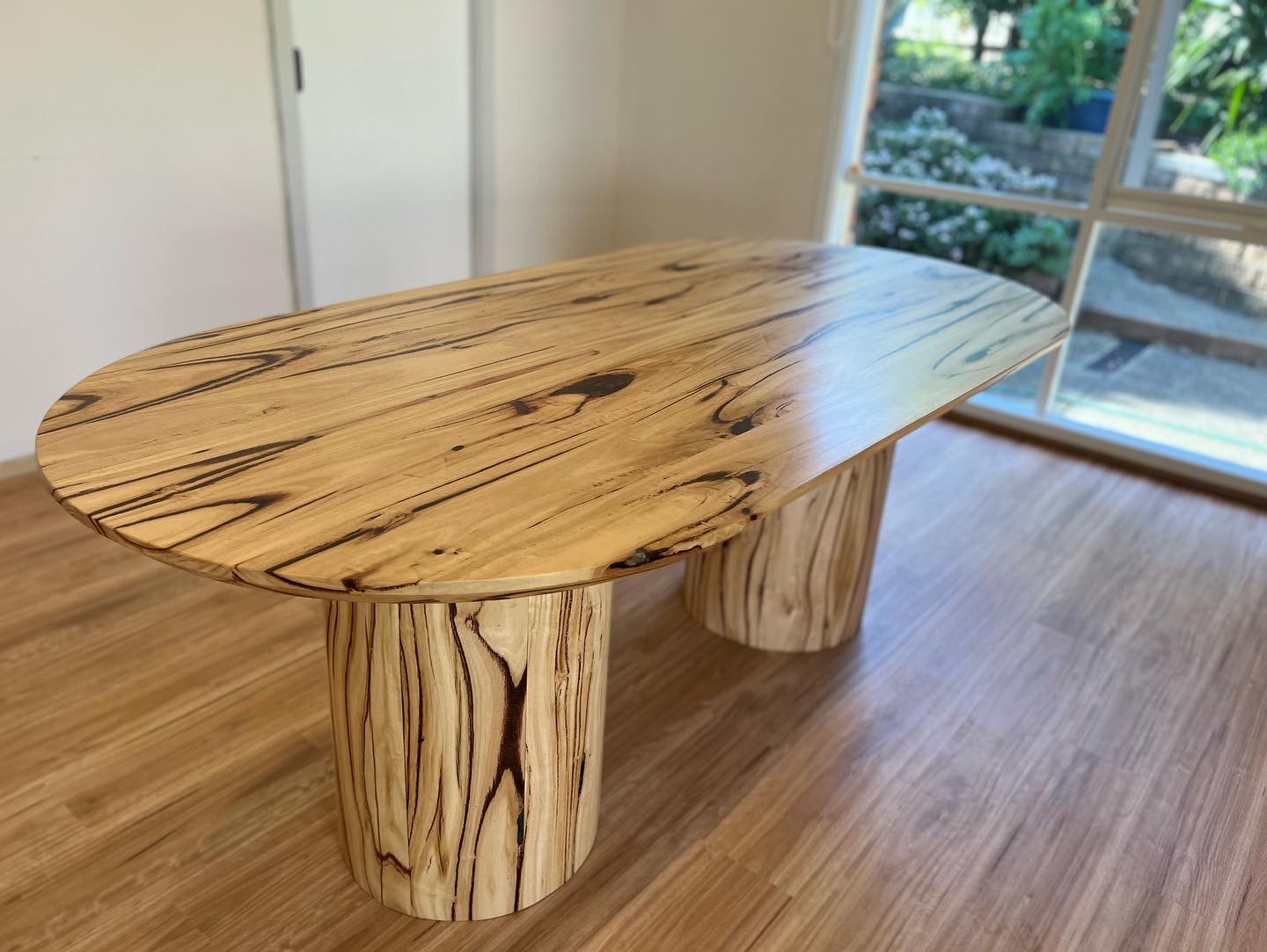 hamilton-messmate-recycled-wood-dining-table-02 The Visually Stunning Hamilton Messmate Reclaimed wood Dining Table